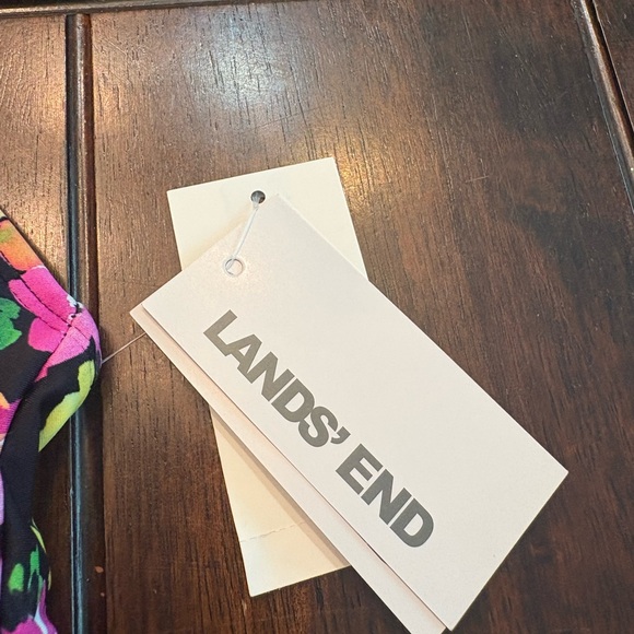 Lands' End Women's Black Floral Tankini Swimsuit Top Size 6 - Picture 2 of 4